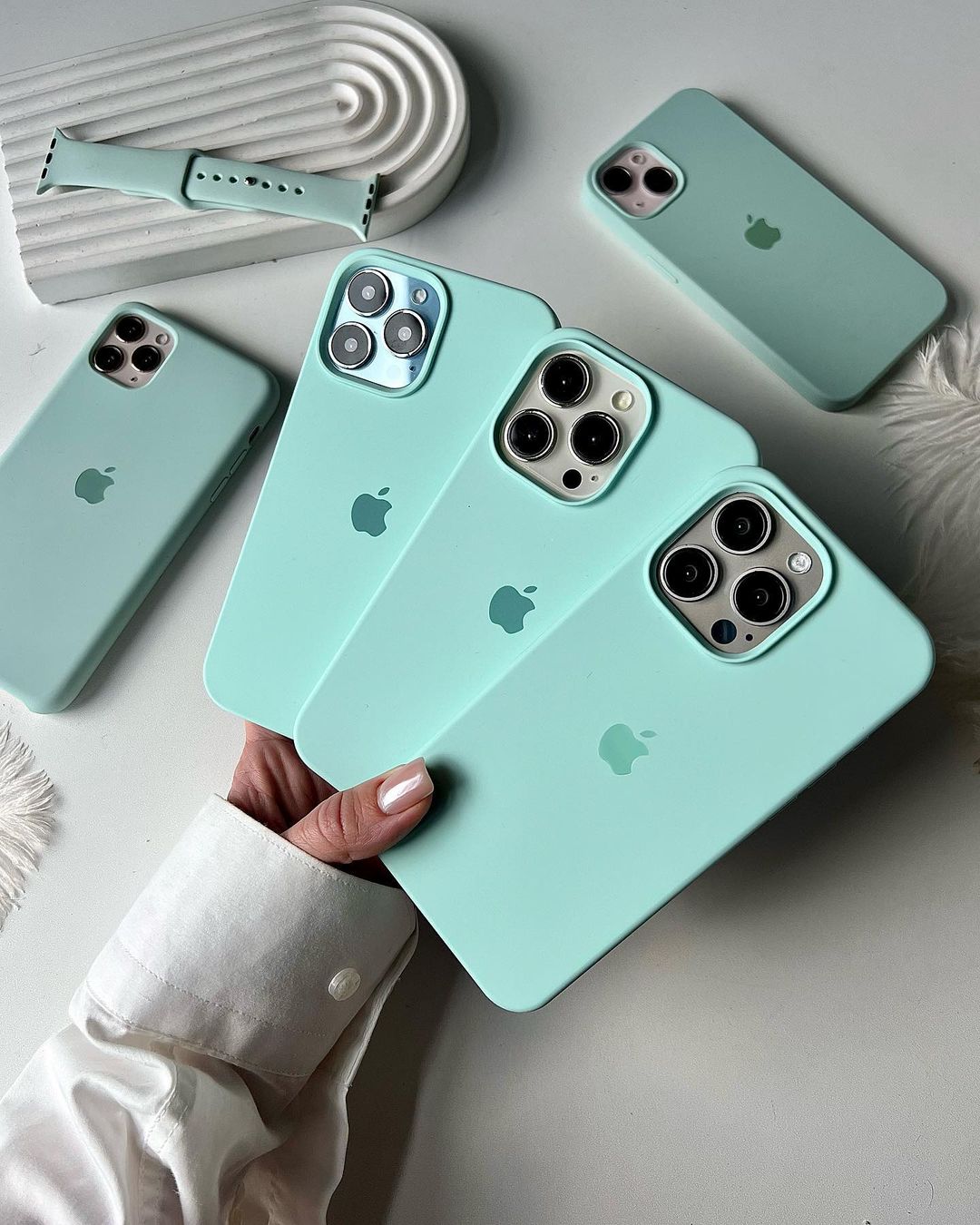Gemstone Green iPhone Silicone Cover – Soft Touch, Anti-Slip & Stylish Protection