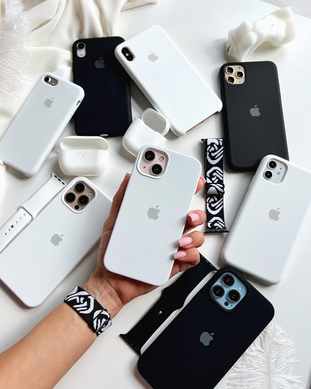 White iPhone Silicone Cover – Soft Touch, Anti-Slip & Stylish Protection