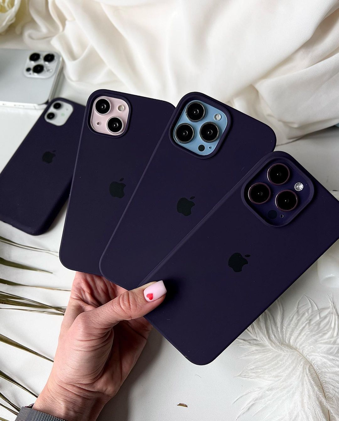 Deep Purple iPhone Silicone Cover – Soft Touch, Anti-Slip & Stylish Protection
